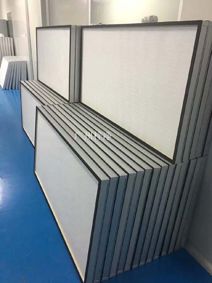 ULPA級(jí)超高效空氣過(guò)濾器適用于10000級(jí)-100級(jí)潔凈系統(tǒng)，空調(diào)系統(tǒng)，因此產(chǎn)品已廣泛應(yīng)用于電子、微電子、半導(dǎo)體、光器件、生物和醫(yī)藥線(xiàn)路、照相機(jī)和光學(xué)儀器、精密機(jī)械等多個(gè)領(lǐng)域。