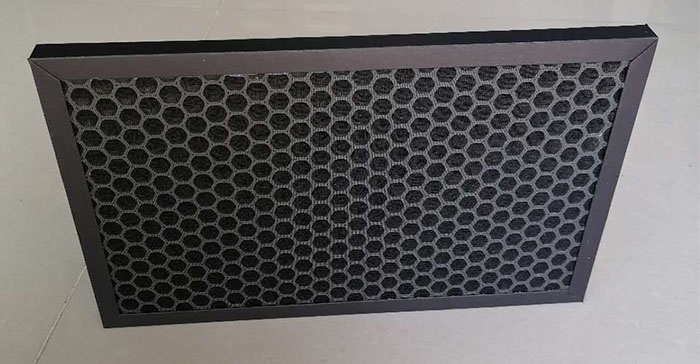 板式蜂窩活性炭過(guò)濾器又稱(chēng)為蜂窩活性炭過(guò)濾網(wǎng)或者平鋪式顆?；钚蕴靠諝膺^(guò)濾器