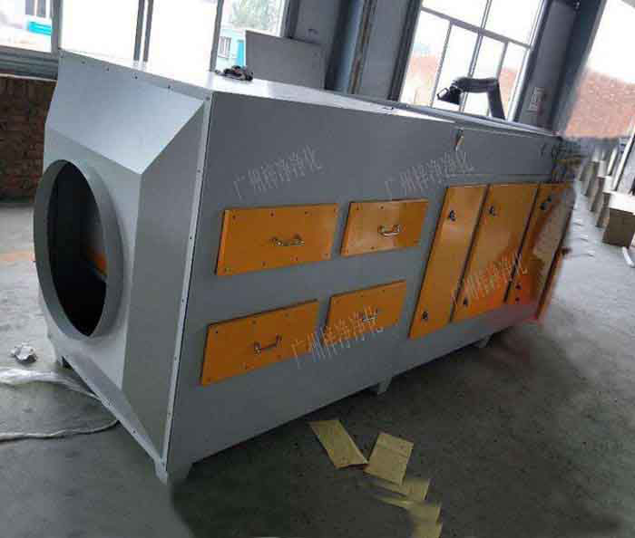 新風柜被廣泛應用于民用建筑的通風系統(tǒng)中，同時還可應用到房屋建筑的消防加壓送風，凈化空調的增壓補風等場合。