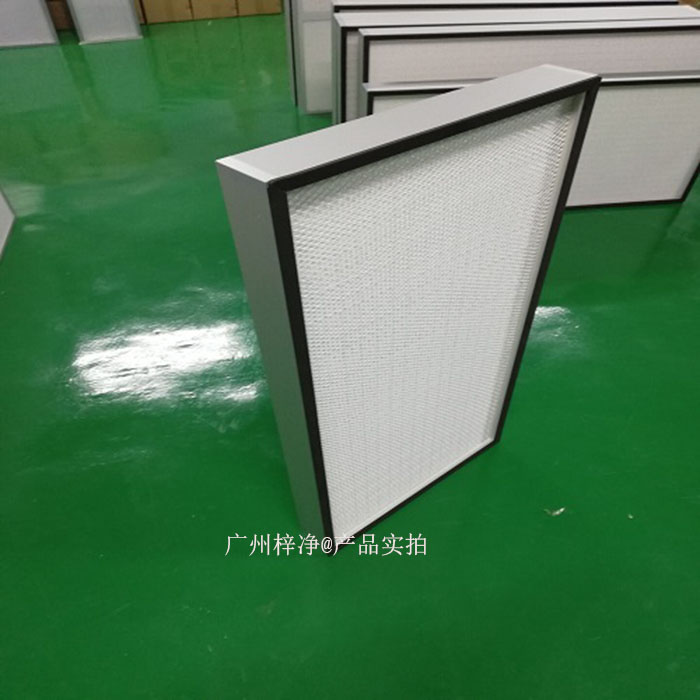 空氣過濾器對(duì)空氣質(zhì)量的嚴(yán)格要求使得空氣過濾器成為了潔凈廠房不可或缺的關(guān)鍵設(shè)備。