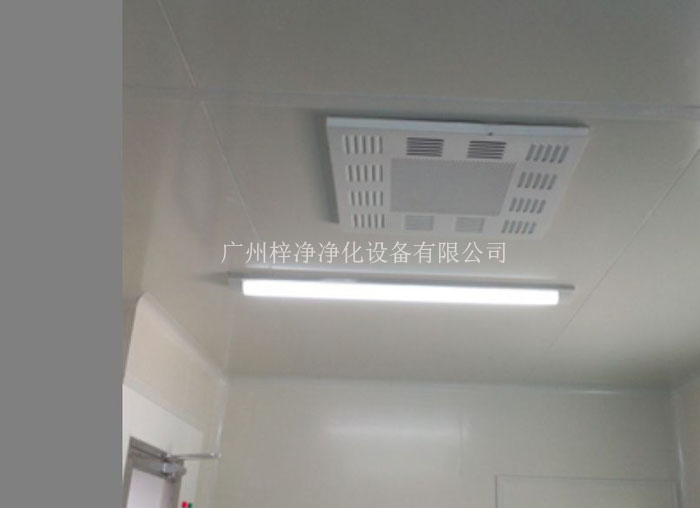 高效送風口應(yīng)均勻分布在潔凈車間內(nèi)部，以保證車間內(nèi)的空氣流速均勻，潔凈度達到標準。